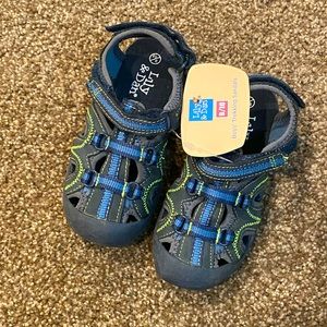 Boys sandals size 9-10. New with tags